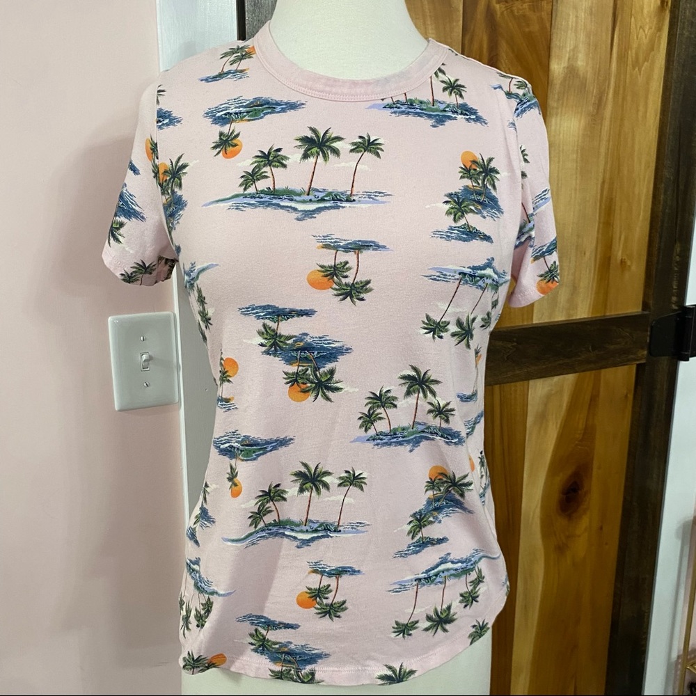 Old Navy M Pink T-Shirt with Tropical Palm Tree Sunset Print